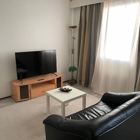 Lovely Apartment Within Walking Distance -Centre ปอรี ภายนอก รูปภาพ